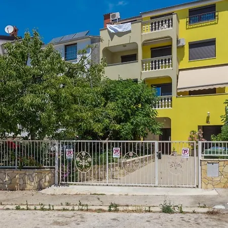 Apartman Mateo דירה פורץ